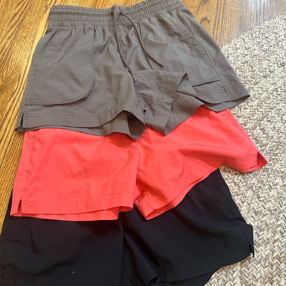 Trio of old navy tech Shorts in taupe coral and Black size xs